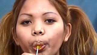 Asian babe pussy fucking dildo playing