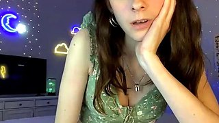 Brunette Solo Webcam Masturbation