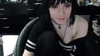 Amateur Webcam Teen Flashes Masturbates