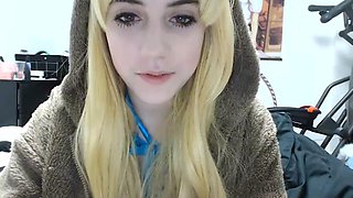 Blonde tight pussy babe has solo toy fun