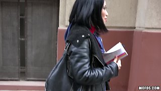 Rina Ellis gets paid to suck cock in public for cash - Hot Tourist Suck Cock For Cash 1