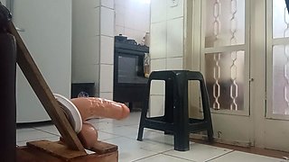 Crossdresser arrombando o cu 3s