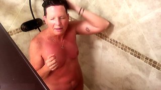 Mummy, real voyeur, douche