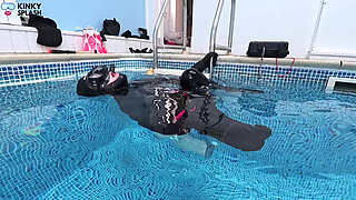 Distracted Underwater: Toys Locked in During Dive