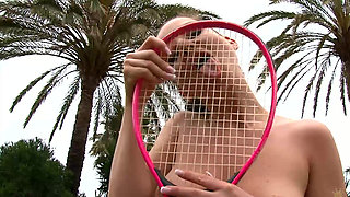 Sandra Shine shows off her body on the tennis court