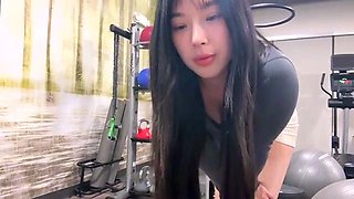 Elle Lee The Asian MILF Got Drilled From Her Behind With