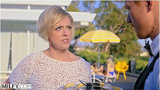 Dee Williams - Cock-hungry Socialite Dee Fucks Server At House Party