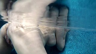 Cumshot amateur MILF suck and jerks dude in the bedroom