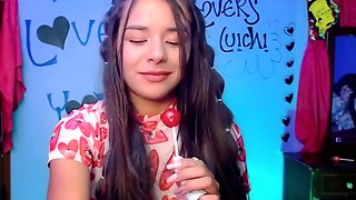 Brunette College Webcamer Gets Horny As She Sucks A Lollipop For You