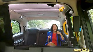 Gorgeous car sex in the missionary pose with a skinny Linda Baker
