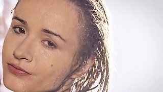 Totally sultry teen drops of her bikini