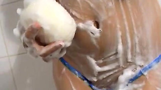 Lisa Nuta in the Shower