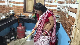 Beautiful Bengali Bhabhi Enjoy Holi Special with Her Neighbours Applied Lot of Colors in Hindi