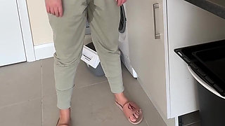 Dishes Vs. Full Bladder I Lost Control and Piss in Pants