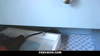 Hot cougar rides stepsons Big Cock