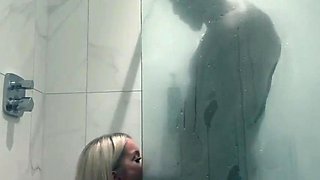 hot amateur milf giving blowjob and getting fucked