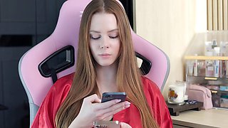 Arinafox shares her hilarious mall adventures in this funny vlog