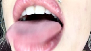 Blonde teen Sierras first erotic masturbation video