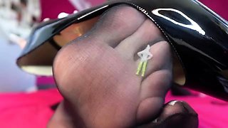 Missesdiscreets - Giantess Shrinks You And Traps You In Her