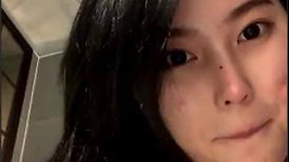 Korean beauty masturbates