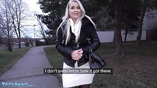Pornstar xxx with flawless Alexa Bold from Public Agent
