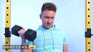 BRAZZERS - Hottie Payton Preslee Taunts Truck With Her Ginormous Melons At The Gym & Makes Him Kinky To Plumb Her