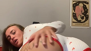 Watch this tattooed goth teen fingers hard herself