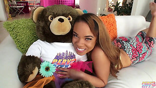 Ebony teen Jamie Marleigh masturbation
