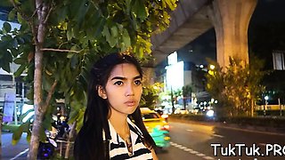 Thai girl gives an blowjob stimulation to her loving guy