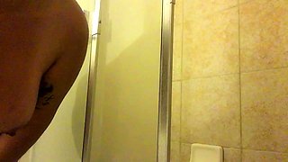 Babe With Big Boobs Masturbates