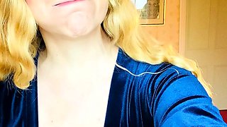 Blonde amateur gives webcam show with toys