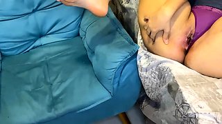 Brasileira de bunda grande faz sexo com um pau enorme -