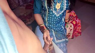 Desi Step Sis just wanted mobile phone step brother is coming nude sowing step sister is hungry fuck my pussy,desi villa