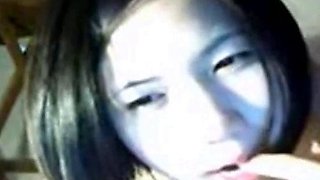Thai Girl Masturbates on Webcam