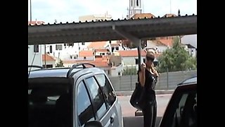 Hot blonbe babe doing blowjob and cumshot in the car