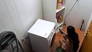 Horny Married Mom Fucks the Handyman on The Laundry Machine