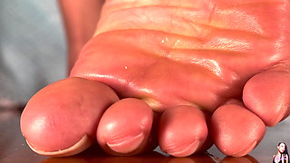 Giantess Sole Worship