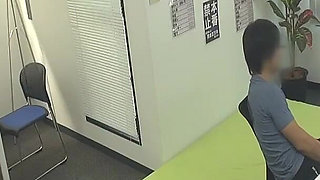 A Girl Runs Into an Old Acquaintance at a Sex Club That Prohibits Sexual Intercourse!