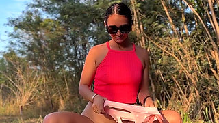 Park Risky Pissing Fun with Hottie