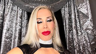 Blonde solo jerking off