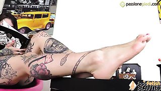 Conquering nympho at dita dei piedi trailer