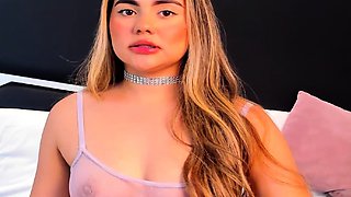 Pretty Babe Loves Toying Her Wet Pussy