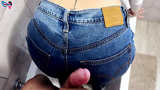 My Roommate Gives Me a Blowjob in the Bathtub and Gets Cum on Wet Jeans