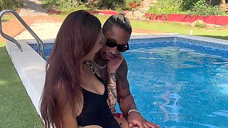 Me ligo con una chica swinger en una villa y me la follo en el