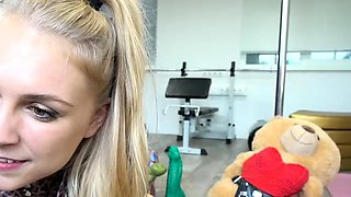 Amateur Blonde Teen Plays Solo with Toy Webcam Porn