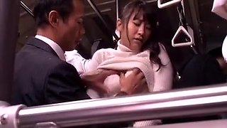 Beaute japonaise se fait baiser dans un bus