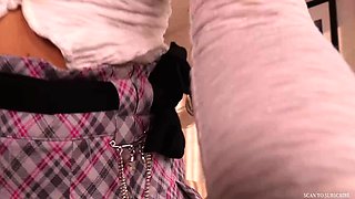 Young amateur teen in solo masturbation getting kinky