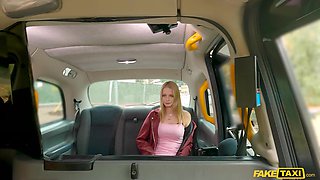 Thayana Babyy's Wild Huge Passion in a Steamy Taxi Affair