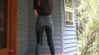 Pissing in Jeans