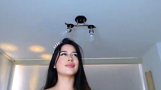 Hot And Horny Babe Masturbates In Her Bed